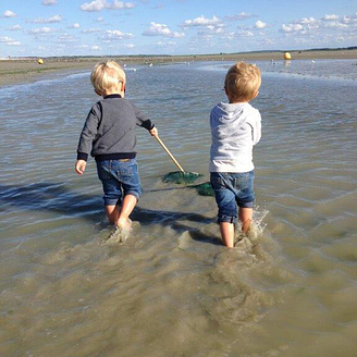 Baie de Somme - children fishing