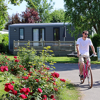 Eine Familie, die Fahrrad f&auml;hrt &copy; Somme Tourisme, X.Renoux
