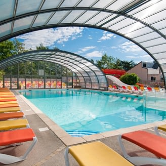Parc du Val de Loire Campsite - Interior view of covered pool
