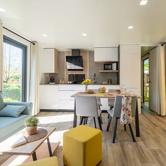 Mobile-Home KING**** Sleeps up to 6 - 3 bedrooms - Living room - Lounge with flat screen TV - Country Park Campsite Crécy-la-Chapelle