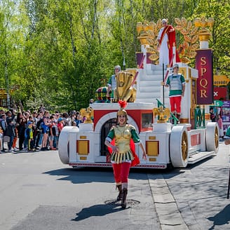 Défilé gaulois - Char romain - Parc Astérix - Paris