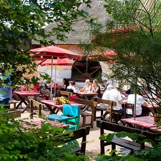 Terrasse du restaurant Le Relais Gaulois - Parc Astérix - Paris