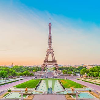Panoramisch uitzicht op de Eiffeltoren vanaf Place du Trocadero - Parijs