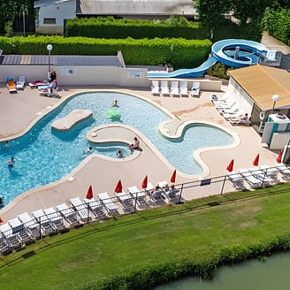 Luftaufnahme des Swimmingpools - Campingplatz Country Park - Le Touquin