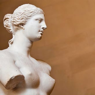 Venus de Milo in het Louvre Museum - Parijs