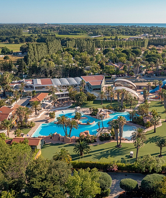 Camping la Sirène - Vue aérienne du domaine et de l\'espace aquatique