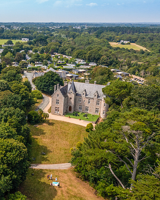 Manoir de Kerlut  - Aerial view of chateau de Kerlut at Lesconil