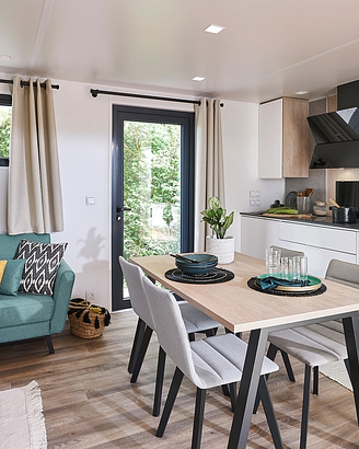 Mobil-home Queen *** 4 personnes - 2 chambres - Cuisine / Séjour avec télévision - Camping Country Park Crécy-la-Chapelle