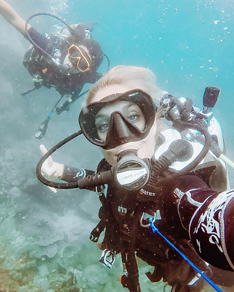 Women scuba-diving - Ecolodge L\'Etoile d\'Argens Campsite in Fréjus