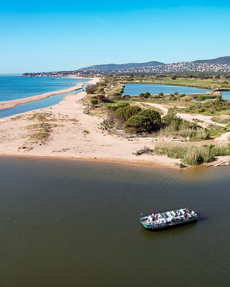 Aerial view of the Esclamandes Beaches and water-bus-shuttle of l\'Etoile d\'Argens Ecolodge L\'Etoile d\'Argens Campsite in Fréjus