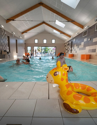 Camping les Aubépines - indoor swimming pool rubber ring
