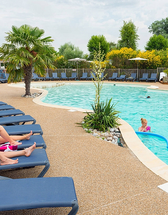 Camping les Aubépines campsite - swimming pool sunloungers