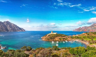 Destination Corse - Vue aérienne suer la réserves naturelle de scandola