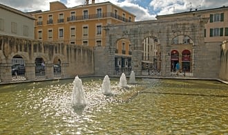 Destination Landes - Town of Dax with the Fontaine Chaude warm fountain