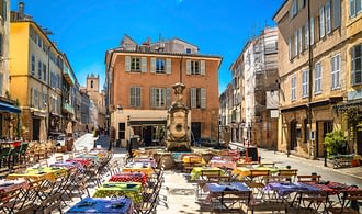 Bestemming Hérault - Terras van een restaurant in Aix-en-Provence