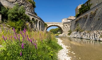 Destination Vaucluse - Roman bridge in Vaison la Romaine