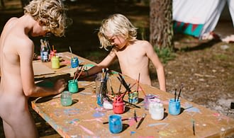 France 4 Naturisme - Children - Painting activities at the children’s club