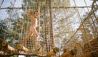 France 4 Naturisme - Niños - Recorrido de agilidad y zona de juegos