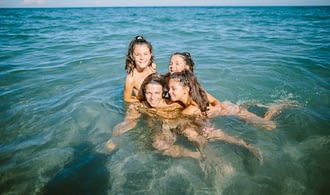 France 4 Naturisme - Kinderen - Zwemmen met het gezin