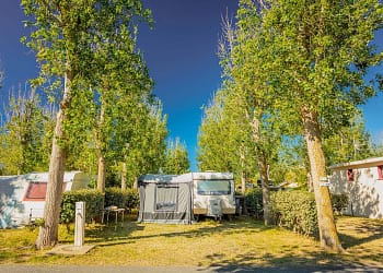 Camping Californie Plage - Staanplaatsen in de schaduw van minimaal 80 m²
