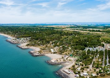 Camping Californie Plage - Video - Aerial view of the campsite