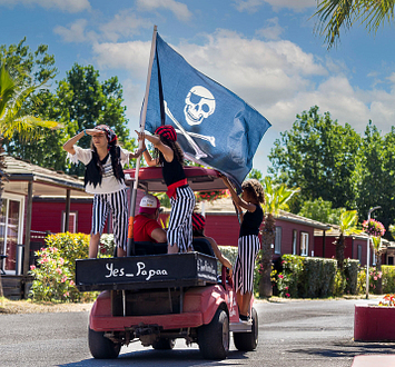 Camping Californie Plage - Les clubs enfants et ados - Enfants déguisés en pirates
