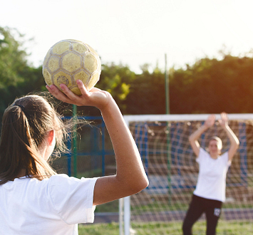 Camping Zelaia - Activités et animations - Handball au city-stade