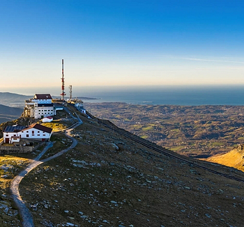 Camping Zelaia - Vue panoramique sur la Rhune et la mer