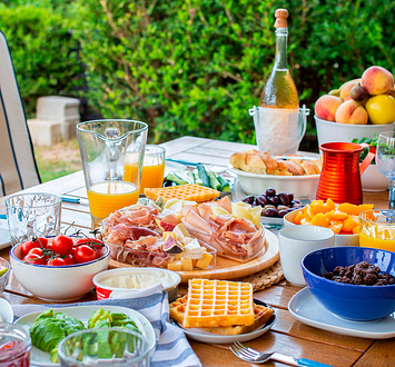 Camping Zelaia - Petit déjeuner dans une location du camping