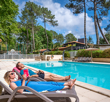 Campsite Les 2 Etangs - Swimming pool - Solarium by the pool