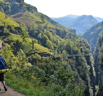 Camping Zelaia - Vue de la passerelle d&rsquo;Holzarte