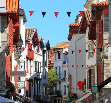 Camping Zelaia - Rue traditionnelle d\'Hendaye