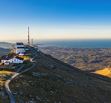 Camping Zelaia - Vue panoramique sur la Rhune et la mer