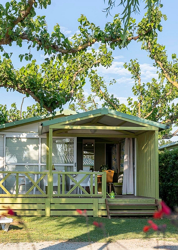 Campingplatz Amfora - Mietunterkünfte -Bungalow mit überdachter Terrasse