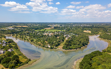 Manoir de Kerlut  - Aerial view of chateau de Kerlut at Lesconil