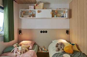 Camping Les Mouettes - Hébergements - Cottage Gardenia Premium, 6 personnes, 3 chambres, 2 salles de bain - chambre parentale avec 1 lit double