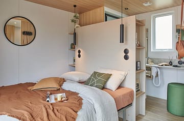 Camping Les Mouettes - Hébergements - Cottage Twin Premium, 8 personnes, 4 chambres, 3 salles de bain - chambre parentale avec 1 lit double