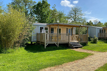 Mobil-home Riviera 2 chambres pour 4 personnes au camping Domaine de Mesqueau, id&eacute;alement situ&eacute; en pleine nature &agrave; Plougasnou.