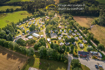 Village des Lodges &Ocirc; CONFORT et COZY au Domaine de Mesqueau, h&eacute;bergements en bardage bois pr&egrave;s de la rivi&egrave;re, emplacement calme dans la nature en Bretagne