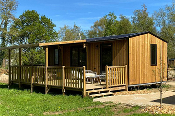 Lodge 804 bois cosy 30m&sup2; 2 chambres avec terrasse au Domaine de Mesqueau en Bretagne