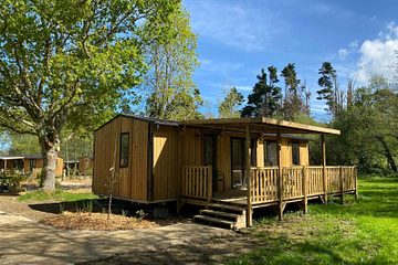 Lodge bois tout confort 40m&sup2; avec terrasse au camping Domaine de Mesqueau en Bretagne