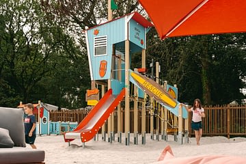 Camping Sainte Brigitte - Activités et animations - Enfants qui s\'amusent sur l\'aire de jeux
