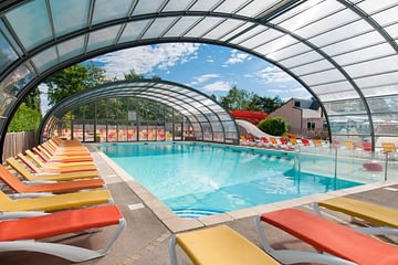 Camping Parc du Val de Loire - Vue de l\'intérieur de la piscine couverte