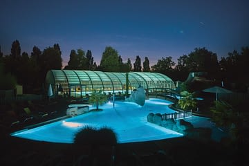Camping Parc du Val de Loire - Vue de nuit du parc aquatique