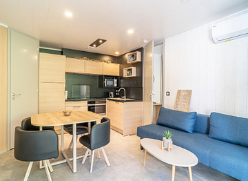 Terras met uitgeruste keuken, Lodge Kabane op palen - Camping Fréjus Ecolodge L\'Etoile d\'Argens