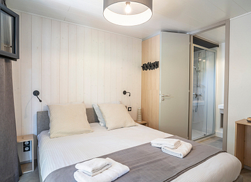 Master Suite met tweepersoonsbed, lodge Kabane op palen - Camping Fréjus Ecolodge L\'Etoile d\'Argens