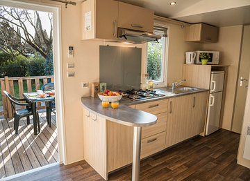 Kitchen,-”Klassic Mobile-Home” Ecolodge L\'Etoile d\'Argens Campsite in Fréjus