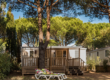 Buitenkant, stacaravan \"Klassic\" - Camping Fréjus Ecolodge L\'Etoile d\'Argens