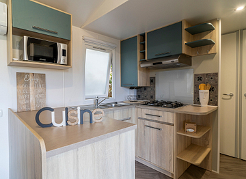 Fully-equipped kitchen,-”Konfort Mobile-Home” Ecolodge L\'Etoile d\'Argens Campsite in Fréjus