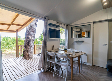Living room/ Lounge - ”Konfort Mobile-Home” Ecolodge L\'Etoile d\'Argens Campsite in Fréjus